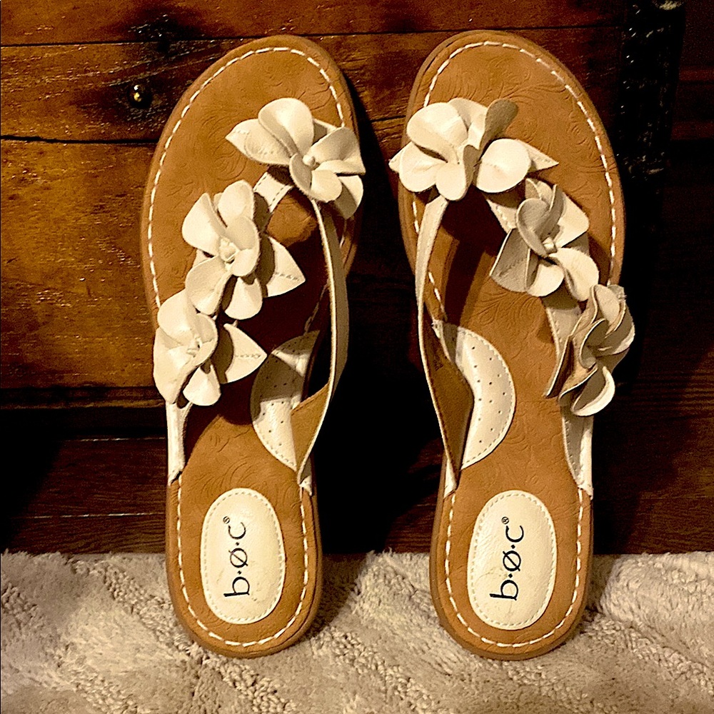 B• O • C - NWOT- Cream Sandals Elegant Comfortable Footwear with FREE GIFT 🎁